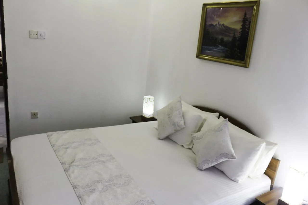 *** Konukevi Yoho Travellers Residence Kandy Sri Lanka